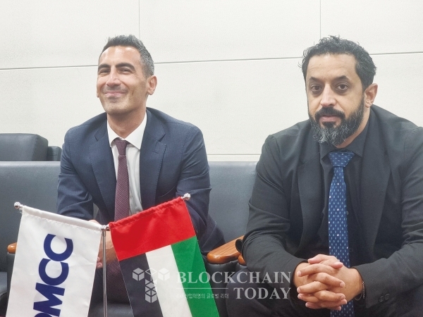 바이복합상품센터(DMCC)의 아흐메드 빈 슬레얌(Ahmed Bin Sulayem) 의장(오른쪽)과 벨랄 자소마(Belal Jassoma) 비즈니스 개발부 책임자(왼쪽)