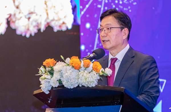 코리아씨이오서밋(Korea CEO Summit) 박봉규 이사장이 20일방콕 소재 시암캠핀스키호텔에서개최한 '제20회 월드웹3.0 NFT META 마블스 방콕 2023' 컨퍼런스 개막식에서 개회사를 하고 있다. 